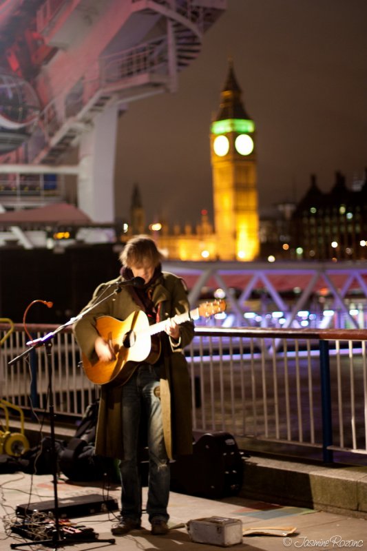 Singer in front of Big Ben